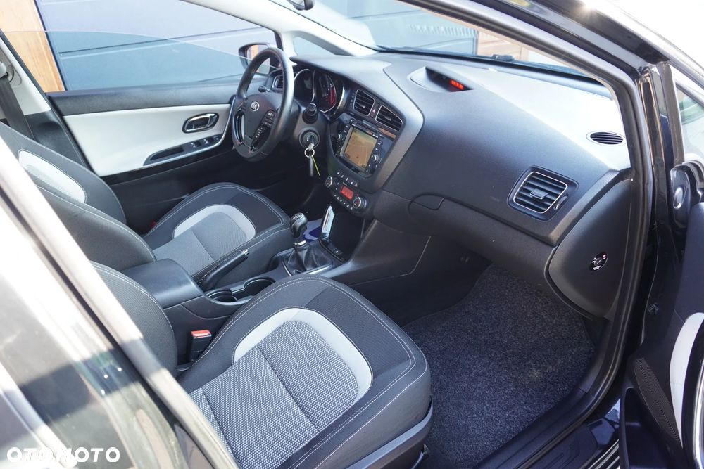 Kia Ceed 1.6 GDI ISG Dream-Team Edition - 9