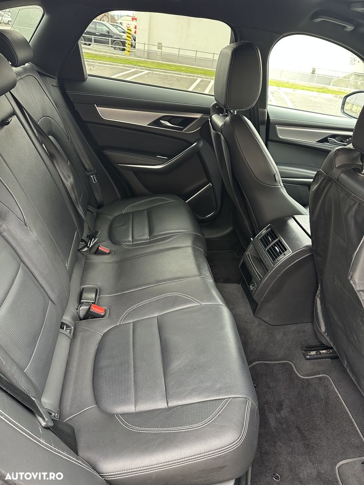 Jaguar F-Pace P250 AWD R-Dynamic SE - 6