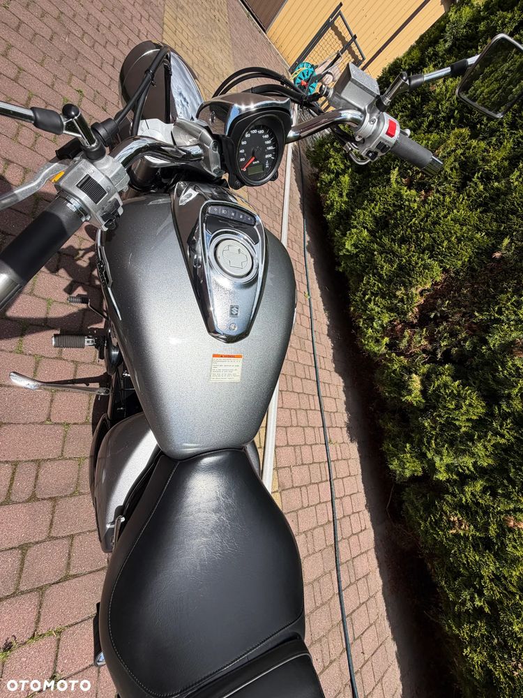 Suzuki Intruder - 9