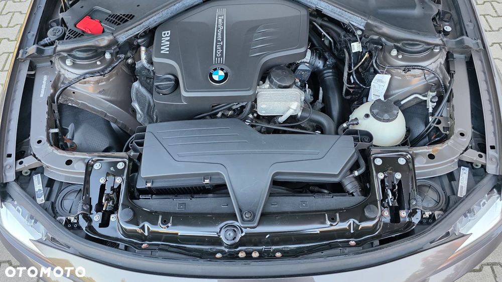 BMW Seria 3 320i Modern Line - 32