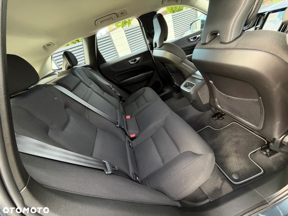 Volvo XC 60 B4 B Momentum Pro - 34