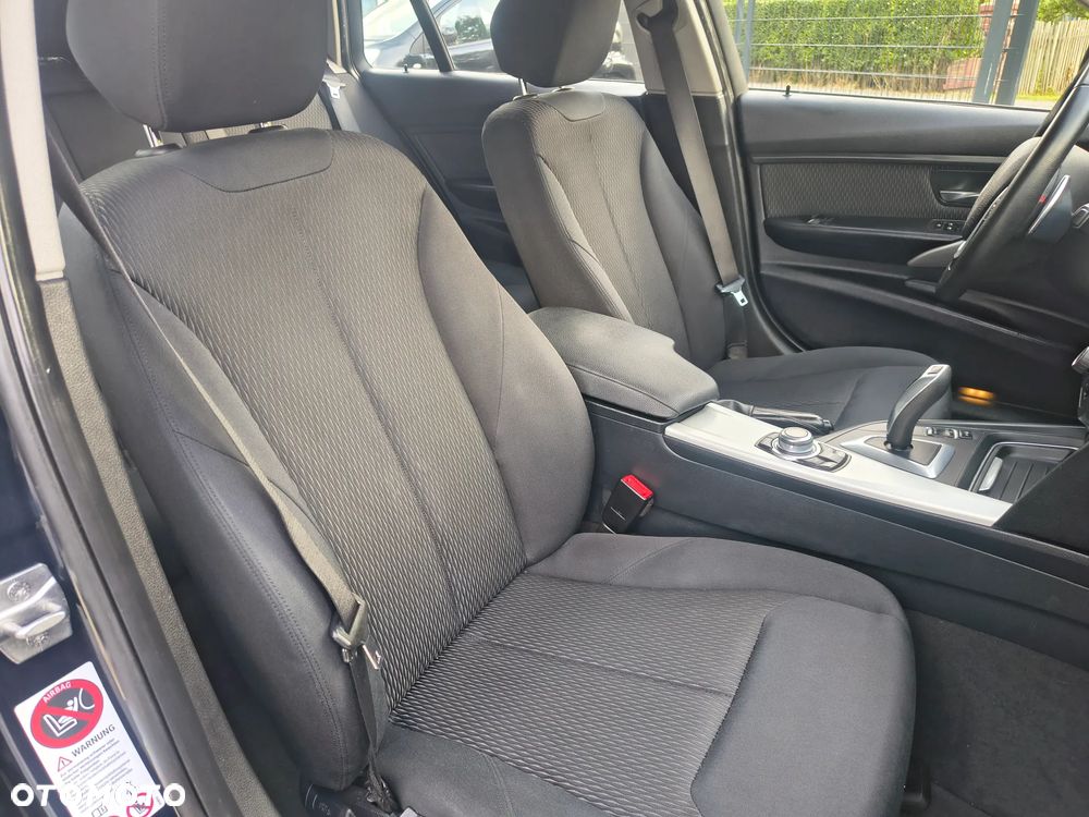 BMW Seria 3 320d DPF Edition Sport - 21