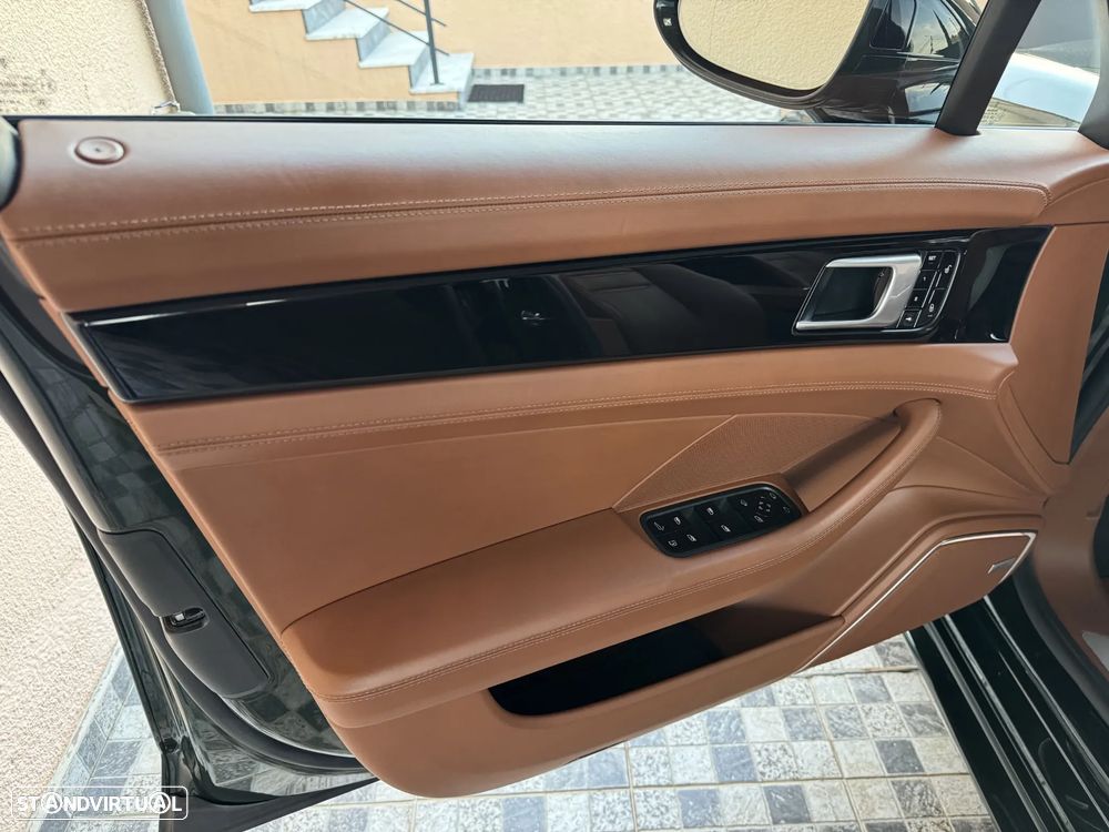 Porsche Panamera Sport Turismo 4 E-Hybrid - 18