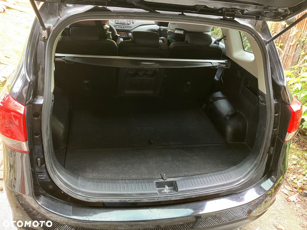 Kia Carens - 13
