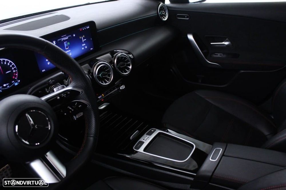 Mercedes-Benz A 250 e AMG Line - 32