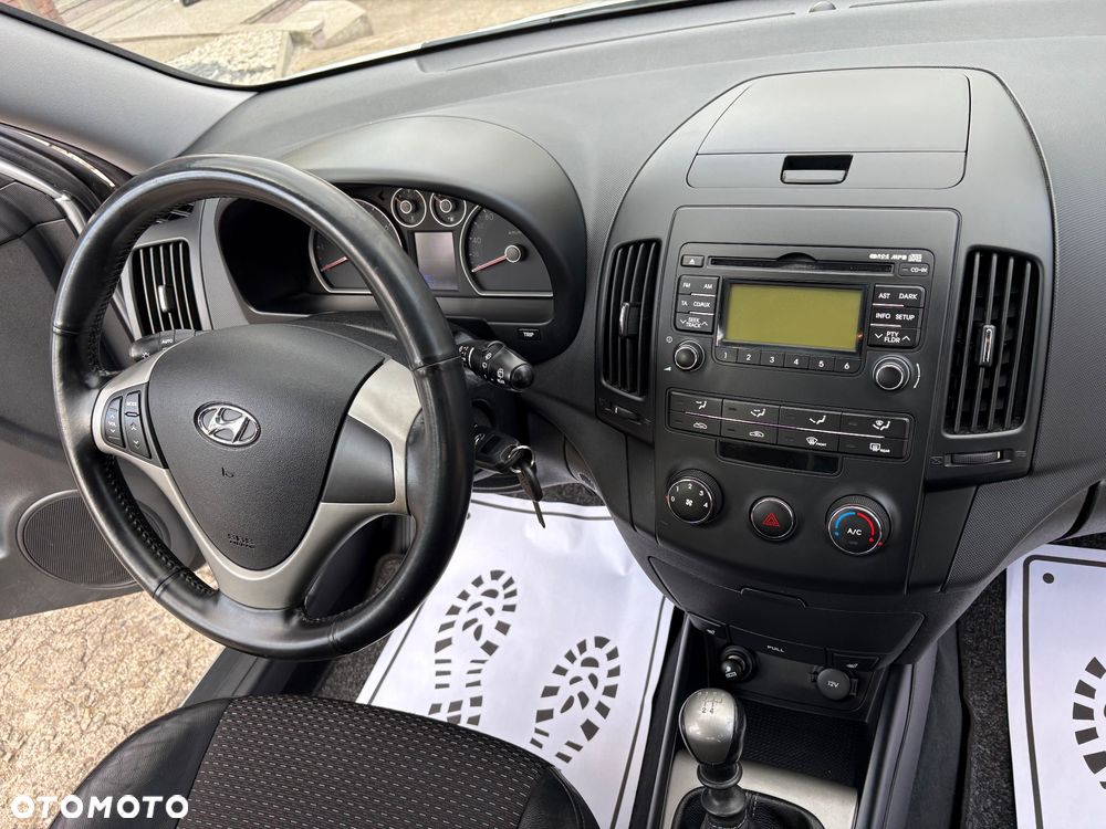 Hyundai i30 1.6 Classic + - 22