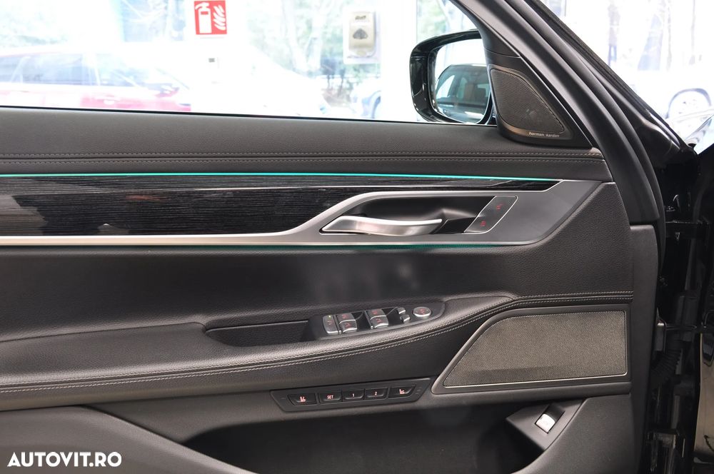 BMW Seria 7 730d xDrive MHEV - 13