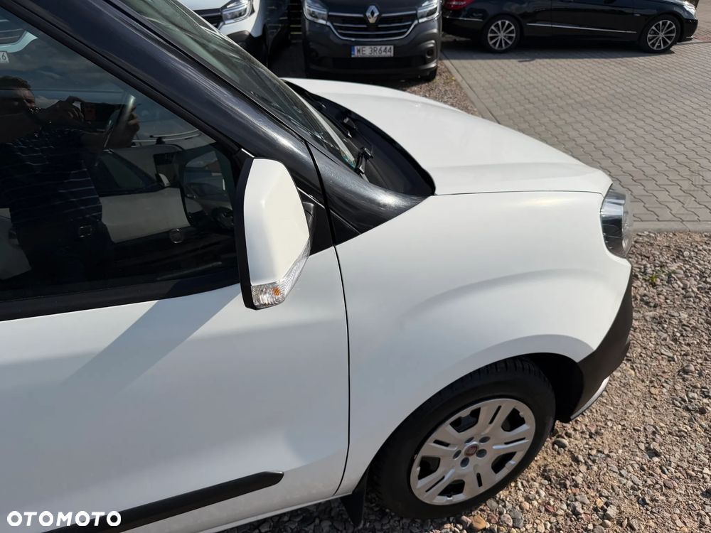 Fiat DOBLO VAN VAT-1 Homologacja cięż. DMC: 2145kg Ładowność 706kg MOCNY SILNIK 1.6 MultiJet, 105KM Emisja Euro-6, Skrzynia biegów 6-cio stopniowa! ORYGINALNA ZABUDOWA PAKI, BOCZNE DRZWI PRZESUWNE, RADIO FABRYCZNE, Hak 1300kg, PODGRZEWANE FOTELE Z REG. I PODŁOKIETNIKIEM, BAGAŻNIK DACHOWY ORYGINALNY FIAT, PARKTRONIKI, ALARM.. - 6