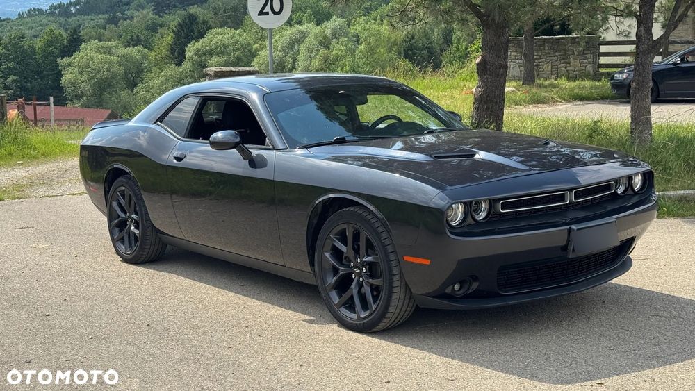 Dodge Challenger - 2