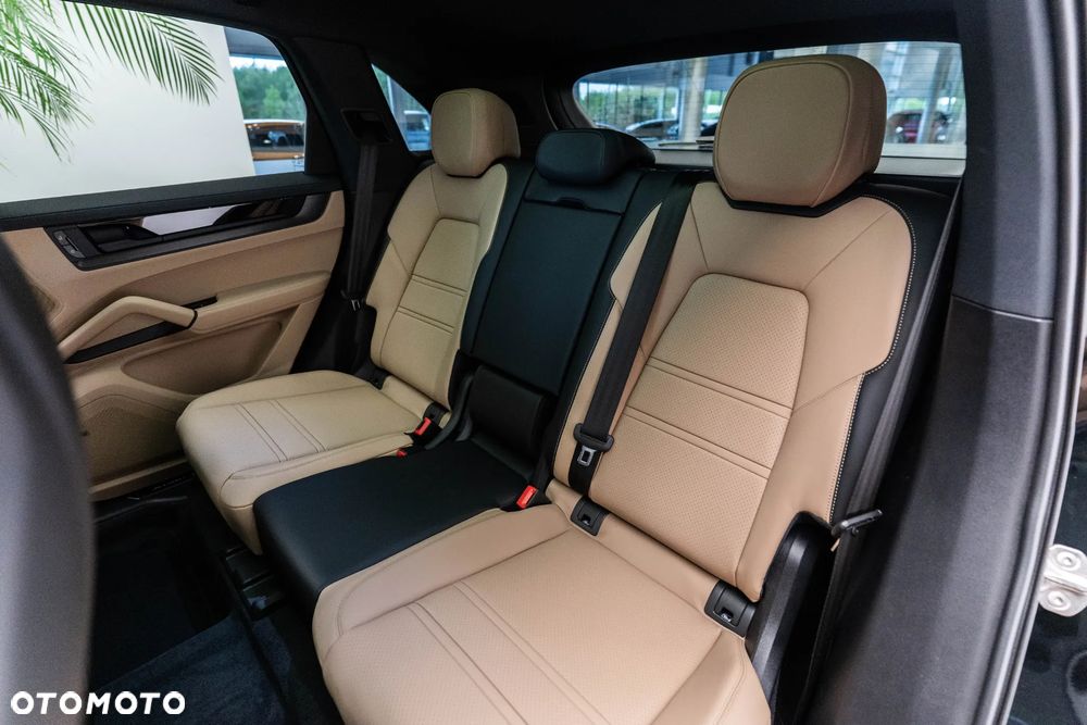 Porsche Cayenne E-Hybrid PHEV Black Edition - 12
