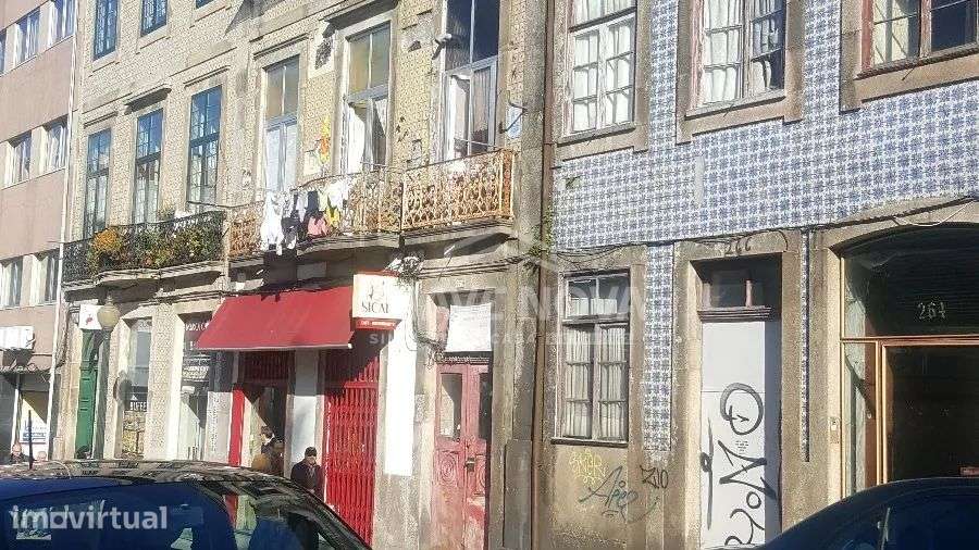 Prédio p/ Reabilitar c/ Pip Aprovado, na Baixa do Porto - Grande imagem: 2/23