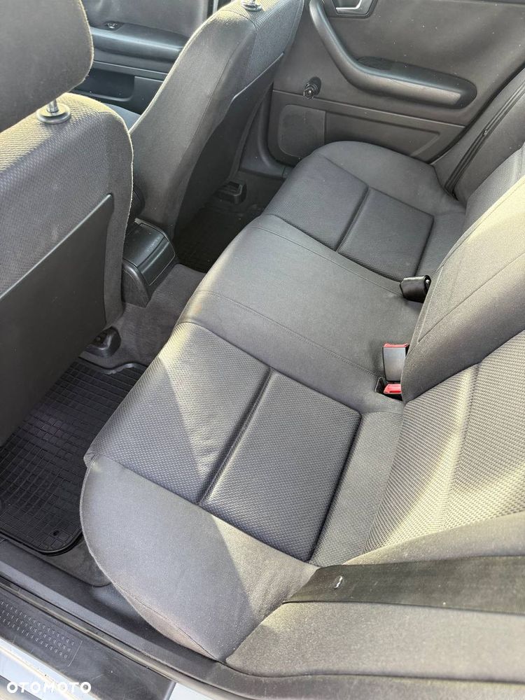 Audi A4 Limousine - 14