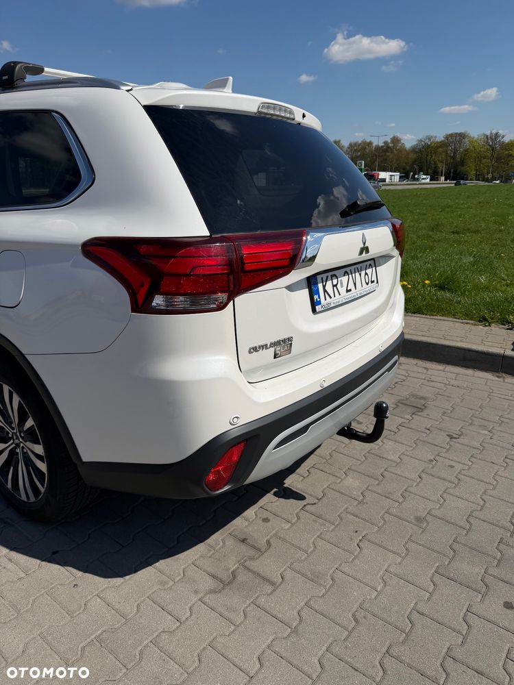 Mitsubishi Outlander 2.0 Instyle + 4WD CVT - 14