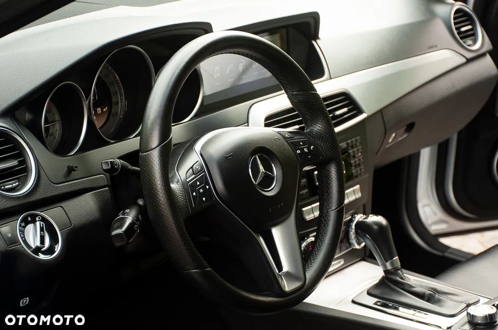 Mercedes-Benz Klasa C 250 CGI BlueEff Avantgarde - 23