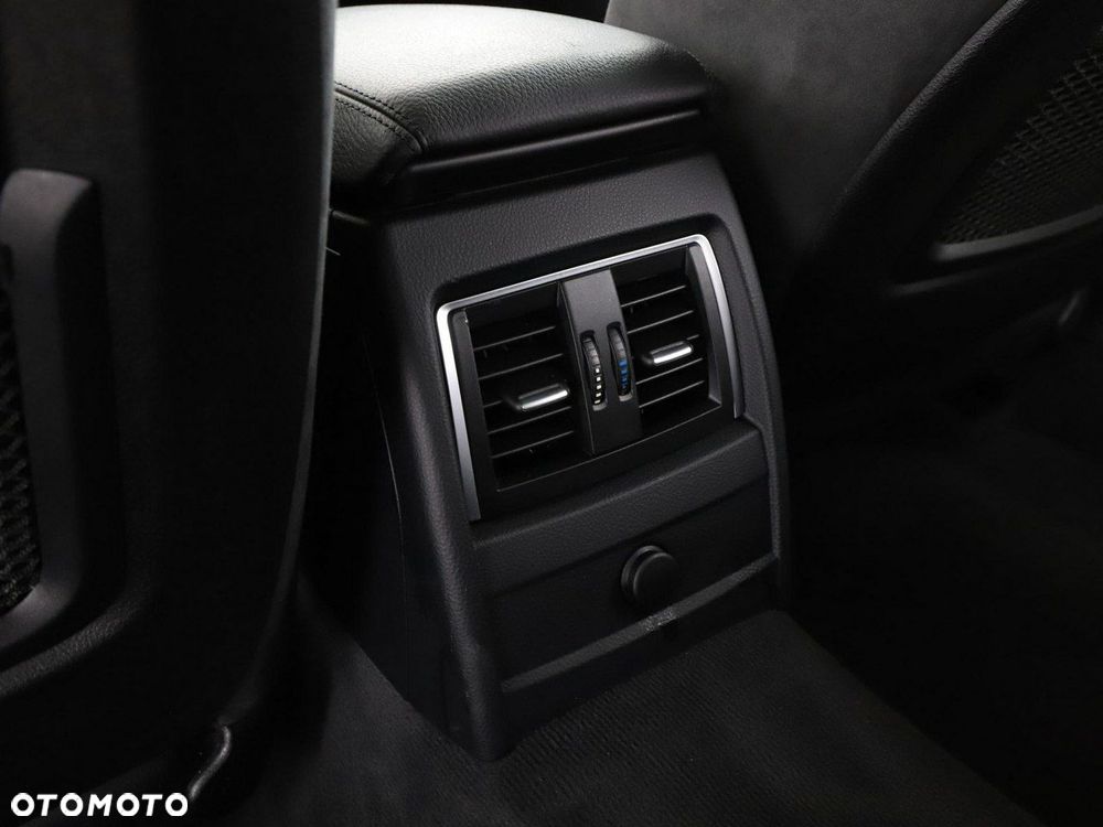 BMW Seria 3 320d xDrive M Sport - 37