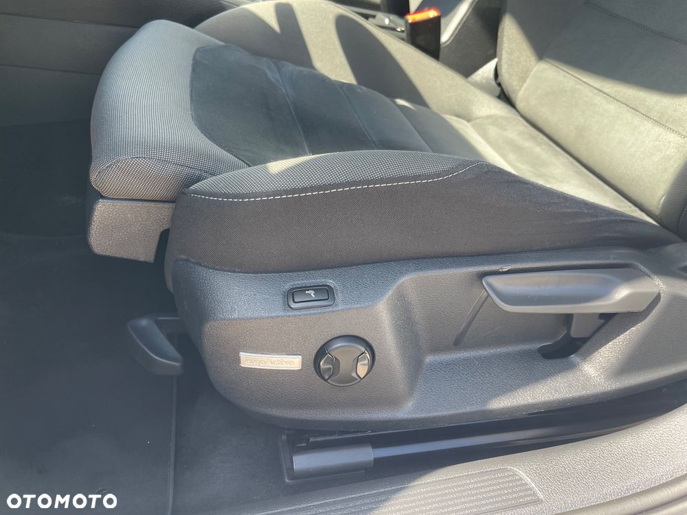 Volkswagen Golf 1.6 TDI Sound - 13