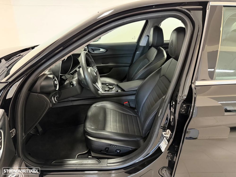 Alfa Romeo Giulia 2.2 AT8 Super - 12