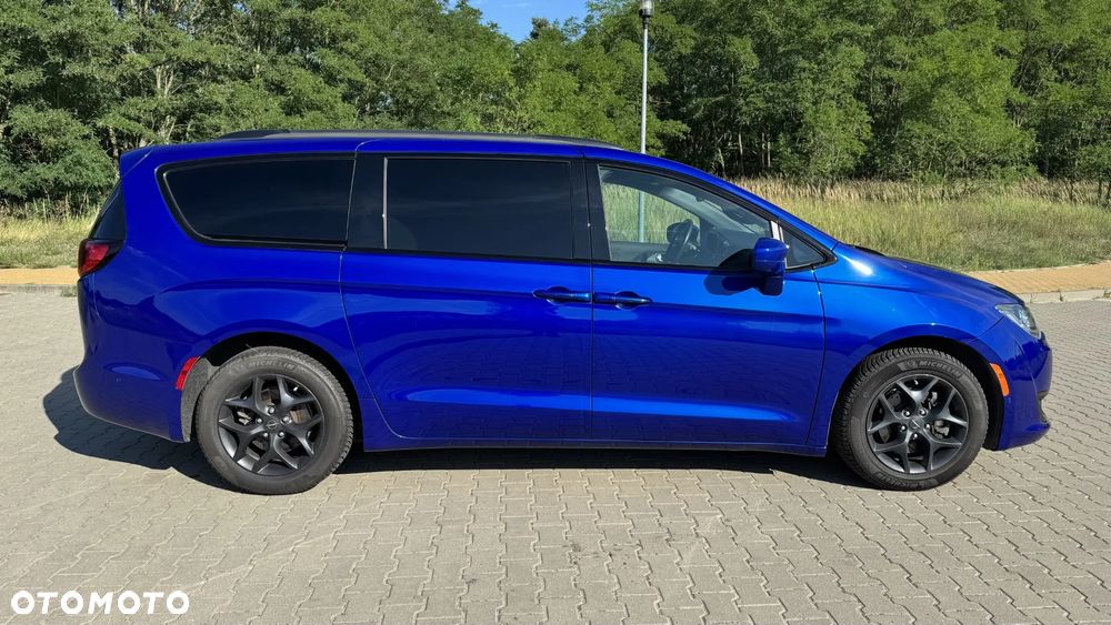 Chrysler Pacifica - 4