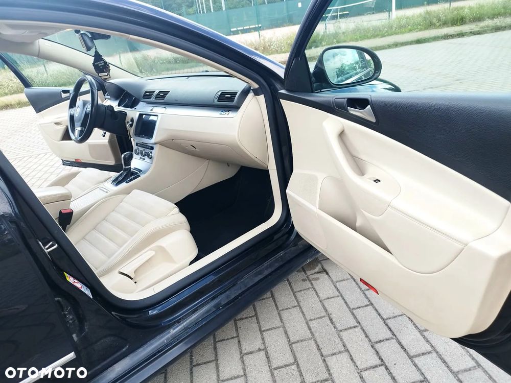 Volkswagen Passat - 12