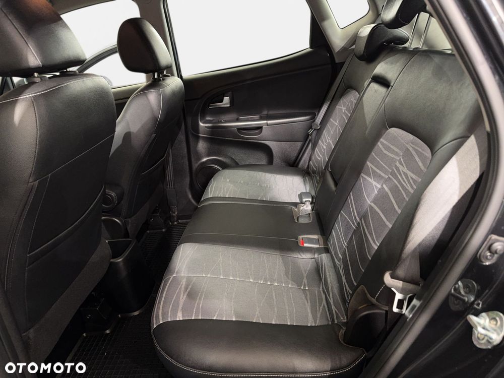 Kia Venga - 12
