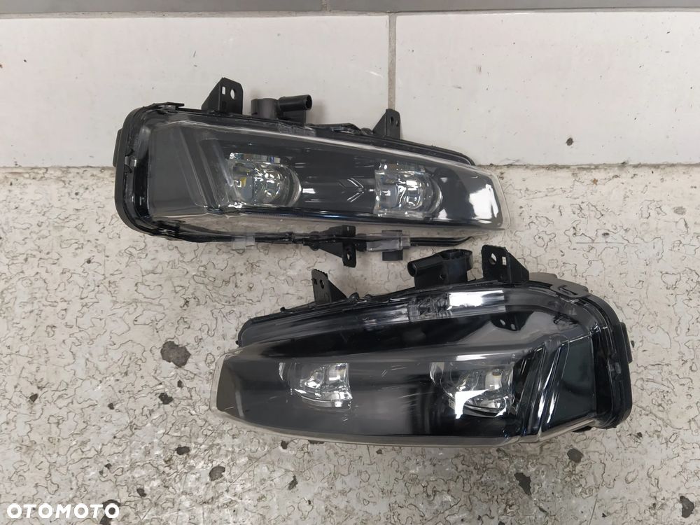 RANGE ROVER EVOQUE L538 HALOGEN PRZECIWMGIELNY LEWY PRAWY CZARNY ŚRODEK - 2