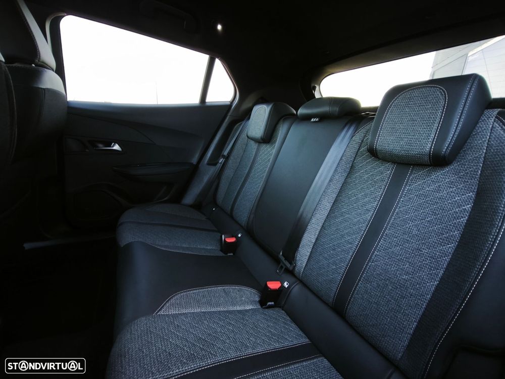 Peugeot 2008 1.2 PureTech Active Pack - 26