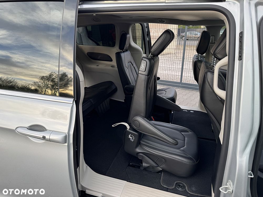 Chrysler Pacifica - 15