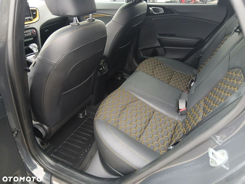 Kia XCeed - 12
