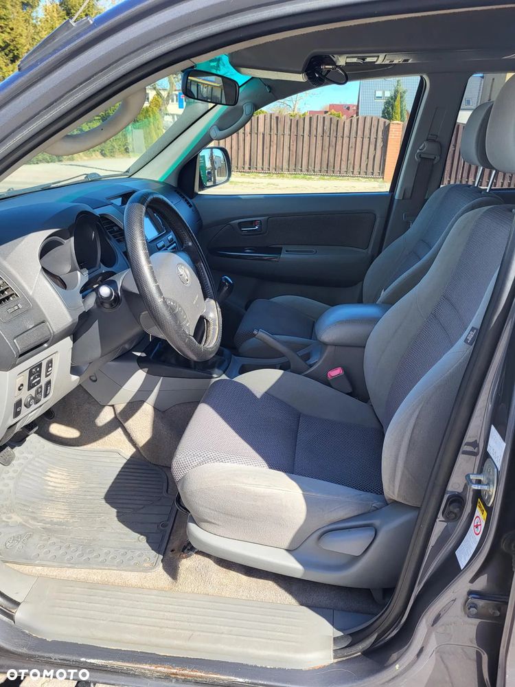 Toyota Hilux 3.0 D-4D Invincible - 24