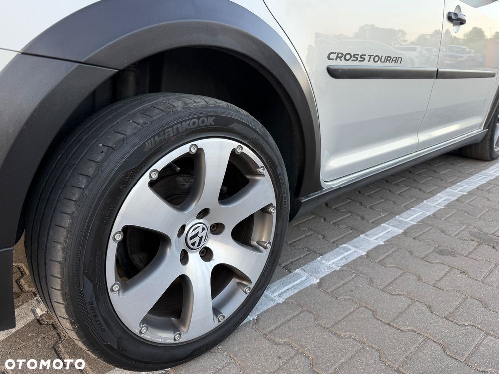 Volkswagen Touran - 17