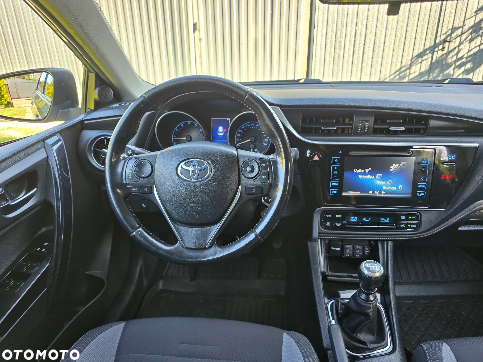 Toyota Auris 1.6 Premium - 26
