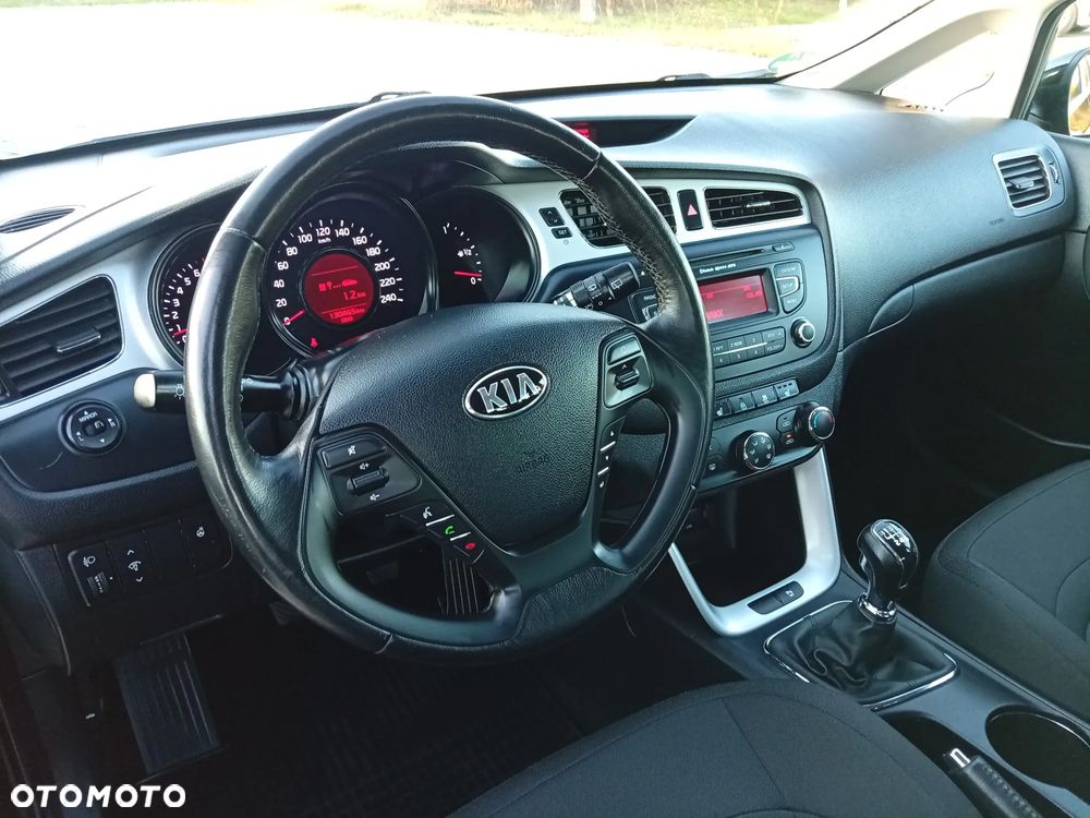 Kia Ceed - 25