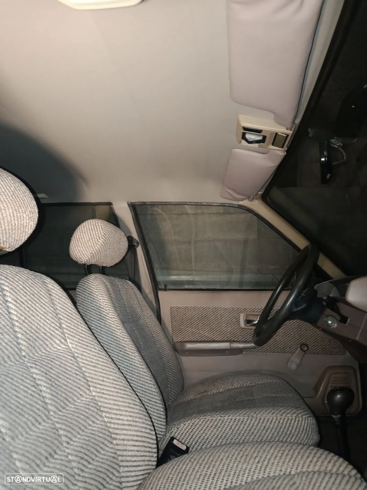 Peugeot 305 - 7