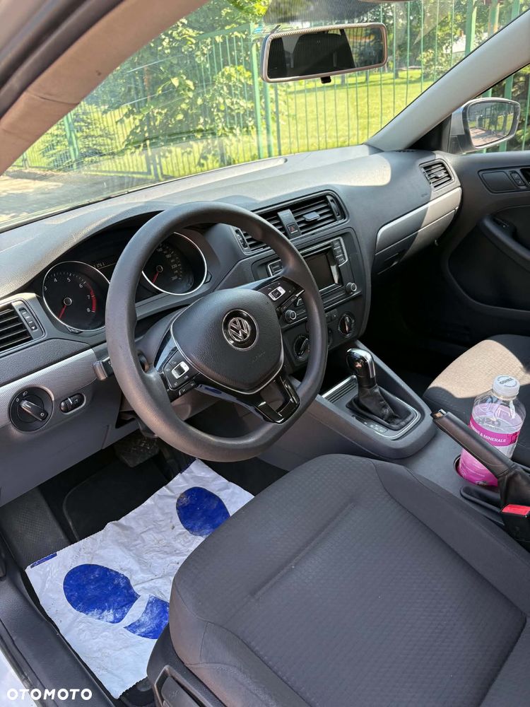 Volkswagen Jetta - 6