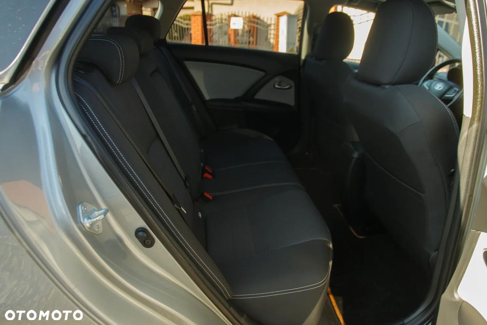 Toyota Avensis 1.8 Executive - 29