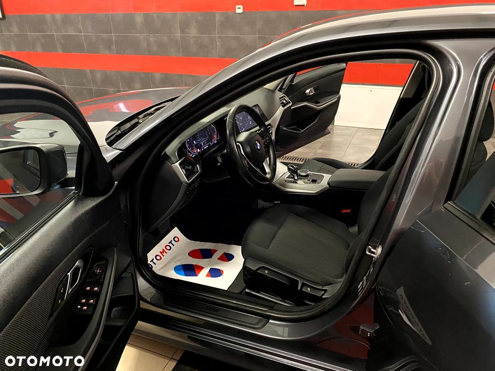 BMW Seria 3 320d Sport - 15