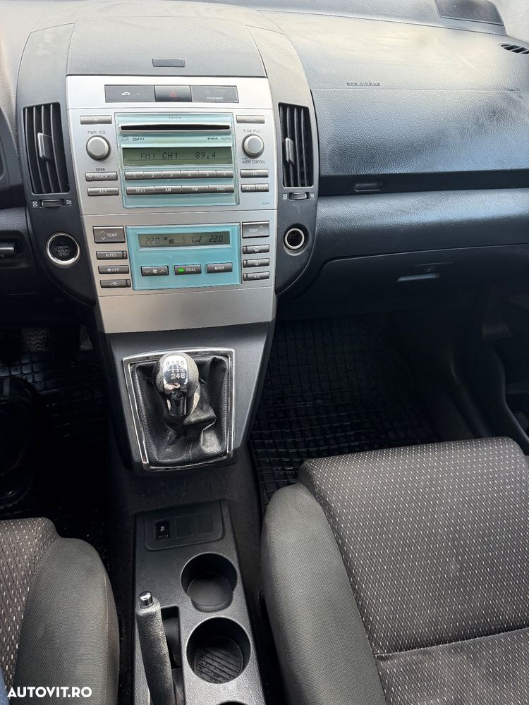 Toyota Corolla Verso 2.2 D-4D Sol Plus - 14