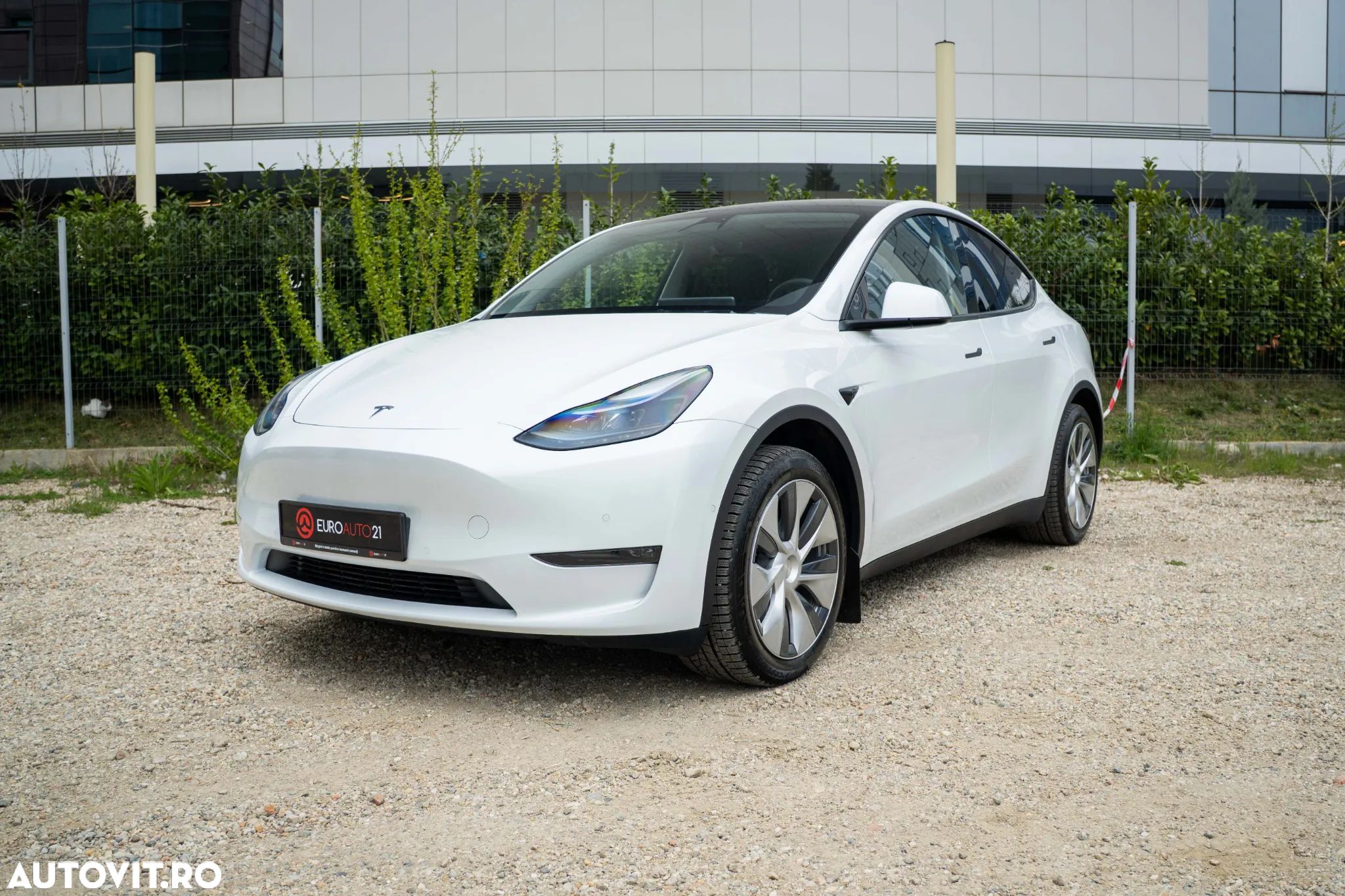Tesla Model Y Long Range Dual Motor AWD - 1