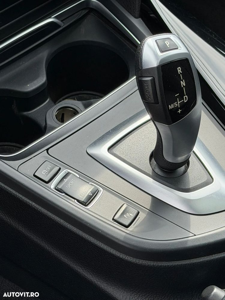 BMW Seria 3 320d xDrive AT - 30