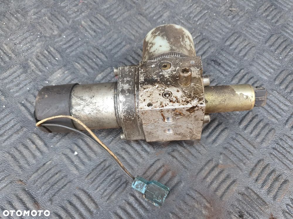 Mechanizm domykania klapy bagażnika BMW 7 (E65, E66, E67) 7202865 - 1