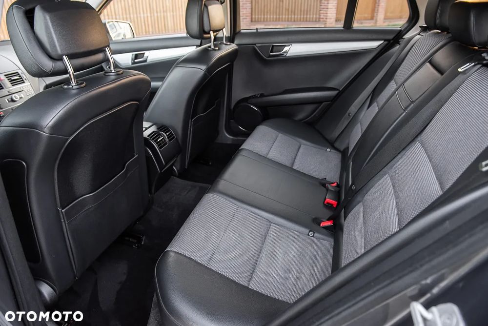 Mercedes-Benz Klasa C 180 BlueEFFICIENCY Avantgarde - 21