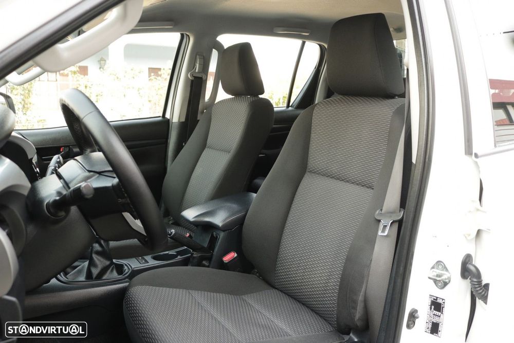 Toyota Hilux 2.4 D-4D 4WD CD CM - 16