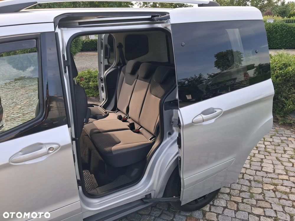 Ford Tourneo Courier - 13