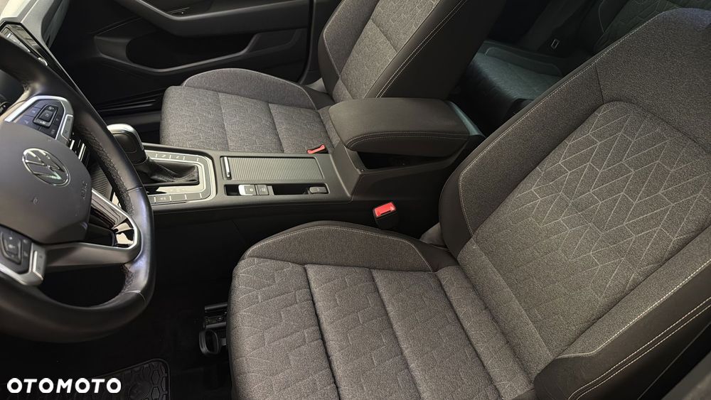 Volkswagen Passat - 12