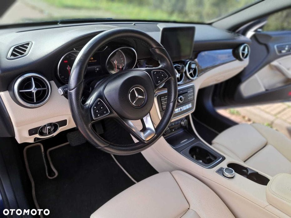 Mercedes-Benz CLA 250 4Matic 7G-DCT - 6