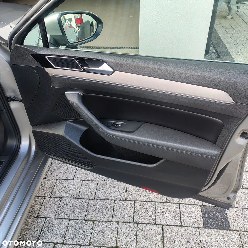 Volkswagen Passat - 28