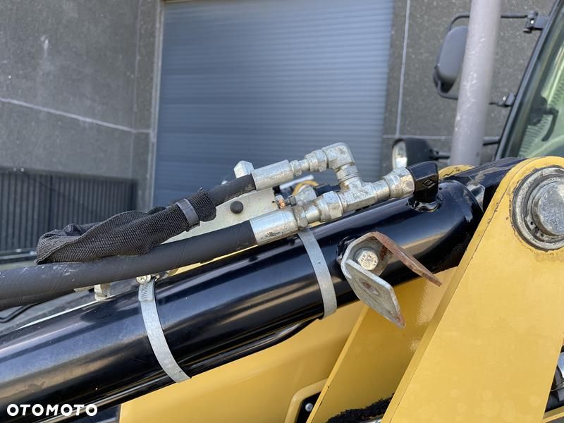 Caterpillar 428 F , rok 2012 4 łyżki, widły. - 10