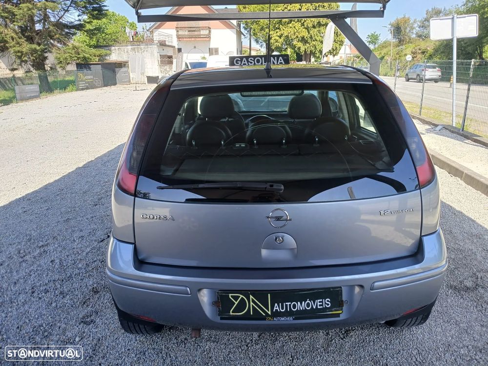 Opel Corsa 1.2 16V Cosmo - 9