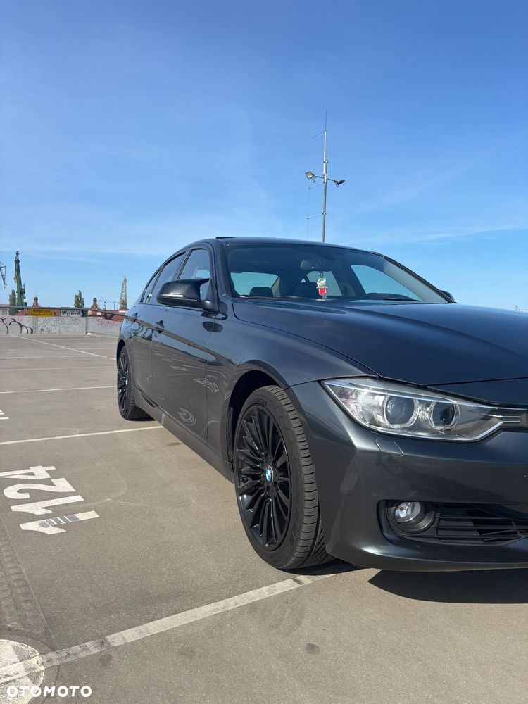 BMW Seria 3 328i Luxury Line - 14