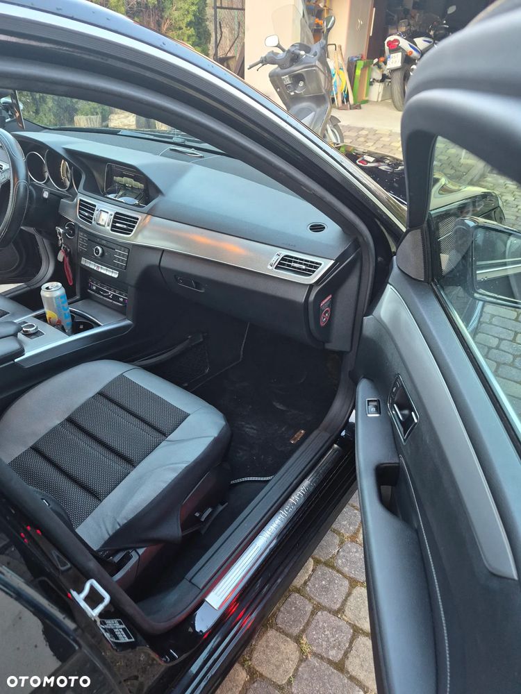 Mercedes-Benz Klasa E 220 BlueTEC 4-Matic Classic - 9
